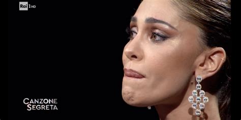 Sono orietta berti, belen rodriguez, ornella muti, eleonora daniele, marco bocci e alessio boni gli ospiti d'eccezione del nuovo appuntamento con canzone segreta, lo spettacolo emotainment. Canzone segreta, Belen in lacrime mentre papà Gustavo ...