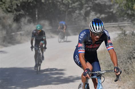 Het was eigenlijk meer iets voor de echte klimmers. Mathieu van der Poel rues puncture that cost him chance of Strade Bianche glory - Cycling Weekly
