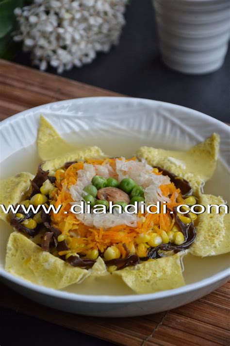 Keunikan sup ini terlihat dari tampilan luarnya yang mirip bunga matahari. Diah Didi's Kitchen: Sup Bunga Matahari