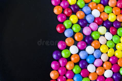 Caramelos En La Mesa Dulces Dulces Y Coloridos Caramelos Imagen De