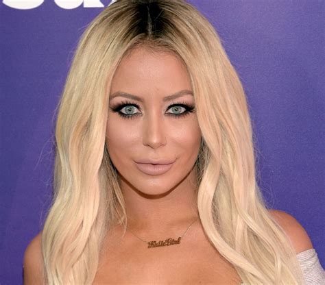 Aubrey Oday Displays An Anti Trump Message In Recent Photo But She