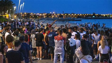 St Kilda Beach Partygoers Spark Chaos Search For Alleged Cop Basher