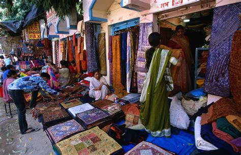 15 Best Delhi Markets For Shopping And What You Can Buy