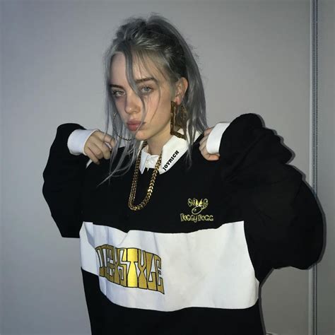 The world's a little blurry—the new billie eilish documentary that began streaming on apple tv+ today—is eilish's story from start to finish. 17-Year-Old Billie Eilish Is Getting Paid $25 MILLION For ...