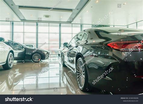 New Car Car Dealership Showroom Stock Photo 2238339209 | Shutterstock