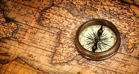Kompass mit Weltkarte auf Maxipostkarte extra groß