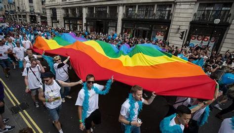 Se cumple 51 años de los disturbios de stonewall. Día del Orgullo Gay 2020 | Global Pride 2020 EN VIVO ...