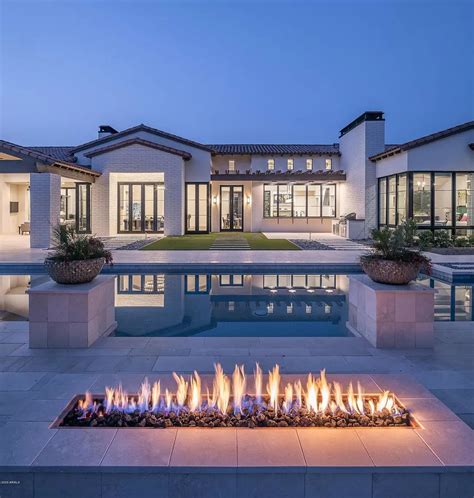 A Gorgeous Modern Hacienda In Coveted Paradise Valley Asks 5195000