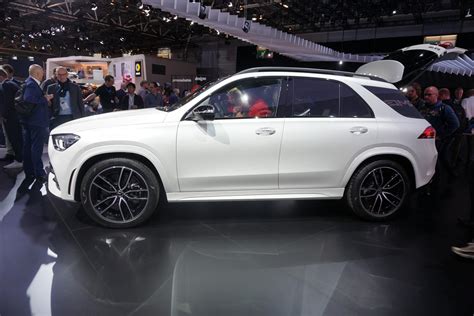 Every now and then, we're caught off guard by how good a sport mode dials out that softness without introducing any harshness. All-New 2020 Mercedes-Benz GLE SUV Bows In Paris - CarBuzz