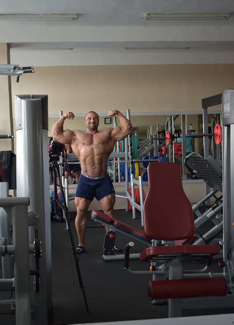 Muscle Lover Igor Illes