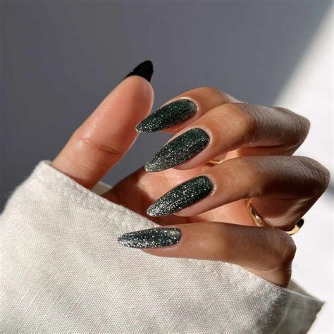 26 New Year's Eve Nail Designs to Copy For Parties and Beyond