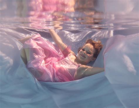 underwater maternity photography gabriela slegrova