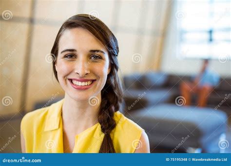 Retrato De La Sonrisa Femenina Del Ejecutivo De Operaciones Foto De