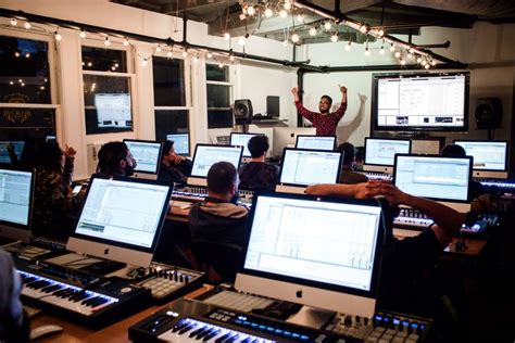 8 Of The Best Music Production Schools Institutes And Courses 2020 Twidlr