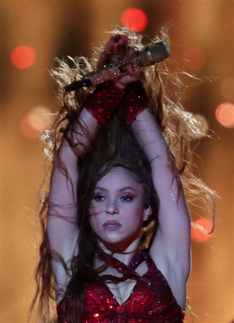 Shakira performing medley hits live on super bowl liv halftime show 2020 setlist la la la (brazil 2014) Shakira - Performs during the Super Bowl LIV Halftime Show ...