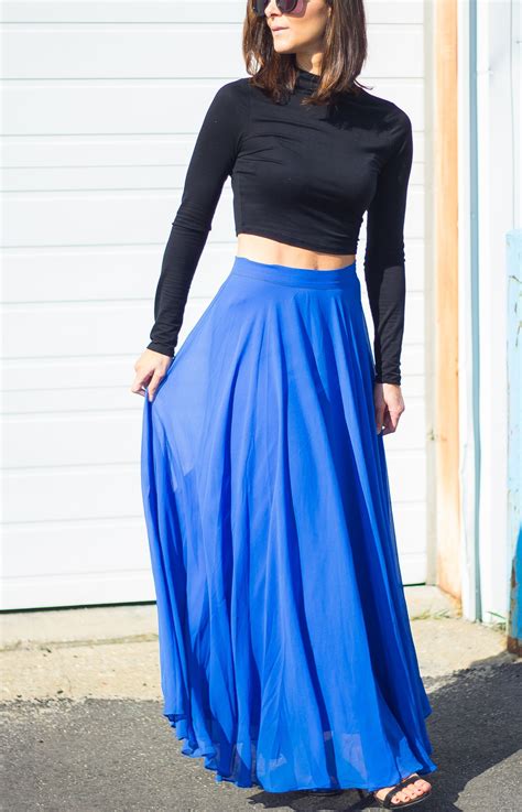 heart and seam long black skirt outfit maxi skirt outfits long skirt outfits