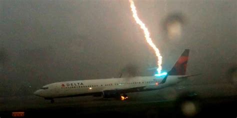 Delta Airplane Struck By Lightning On Runway Technology Huffington