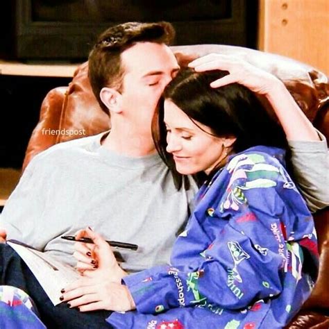 Monica and chandler (also known as mondler) is the romantic paring between monica geller and chandler bing. Pin by Ljiljana Marić on Friends | Friends chandler and ...