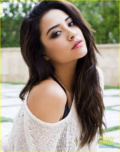 Shay Mitchell Plays Emily Fields On Pretty Little Liars Beautiful Girl Entertainment