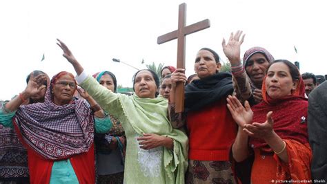 Pakistan Christians Unnerved By Lahore Church Attack News Dw 15