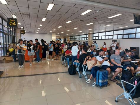 نادي محبي الفلبين on twitter صور تكدس المسافرين في مطار مكتان سيبو بسبب انقطاع التيار
