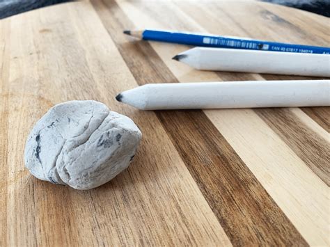 How To Use A Kneaded Eraser