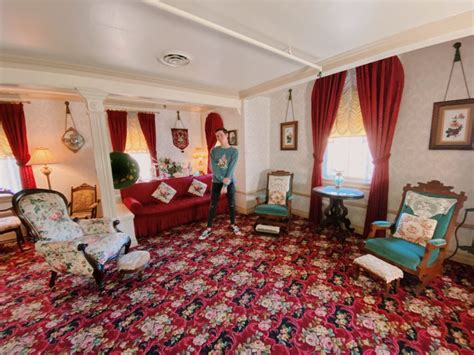 Inside Walt Disneys Private Apartment At Disneyland Dvc Shop
