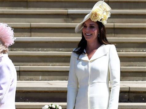 Jun 25, 2021 · prinz william, 38, und herzogin kate, 39, sind auf der suche nach einer neuen bleibe.laut der britischen zeitung daily mail schauen sich die beiden royals derzeit potentielle schulen für ihre. Royal Wedding: Herzogin Kate begeistert im zartgelben ...