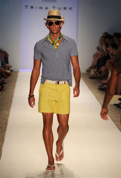 Moda Para Hombres ¿cómo Vestirse Para La Playa O La Piscina