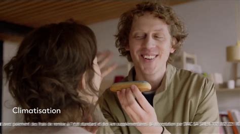 Ils sont constitués d'une pâte à choux, garnis de crème pâtissière au chocolat et recouvert de chocolat fondu. Dacia Sandero "roulez au prix d'un éclair" - Publicité ...