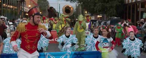 Pensacola Elf Parade And Downtown Opening Night