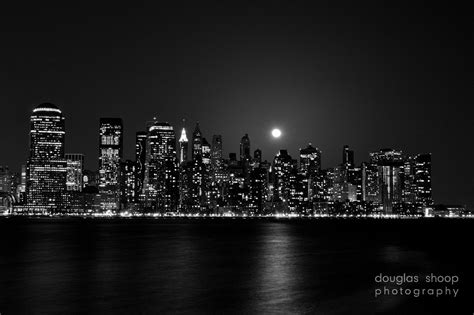 Free Download New York City Skyline Night Black And White 1100x733