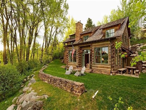 Tour Amazing Homes Across The Globe Cozy Log Cabin Cabin Cabins And