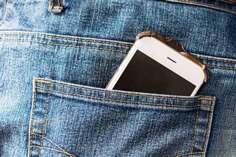 Four Reason You Should Never Keep Your Phone In Your Pocket
