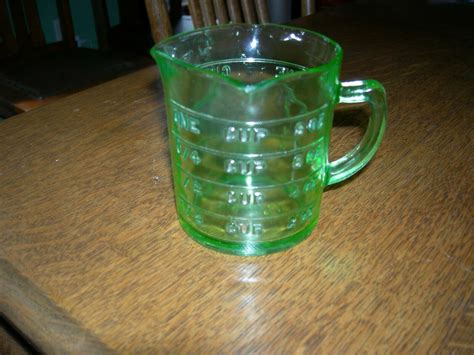 Hazel Atlas Green Depression Glass Spout Measuring Cup Kelloggs