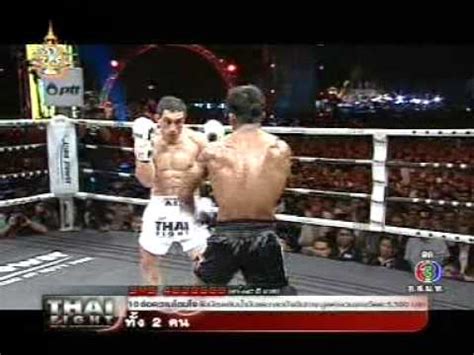 บัวขาว บัญชาเมฆ, buakaw meaning white lotus) is a thai middleweight muay thai kickboxer of kuy descent, who formerly fought out of por. บัวขาวสู้กับยักษ์18ธันวา2554 - YouTube