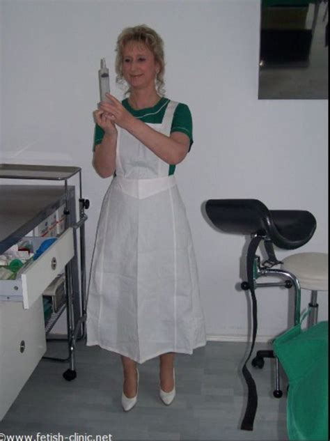 pin von don gummihoso auf beim doktor krankenschwester kleidung pvc schürze strumpfhosen füße