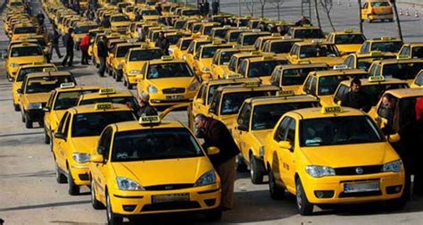 What is the difference between yellow and blue taxis in Istanbul?