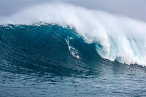 Andrea Moller Makes History For Womens Big Wave Surfing