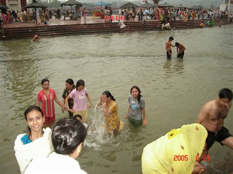 Beautiful Indian Desi Housewife Bathing In River New Photos Beautiful