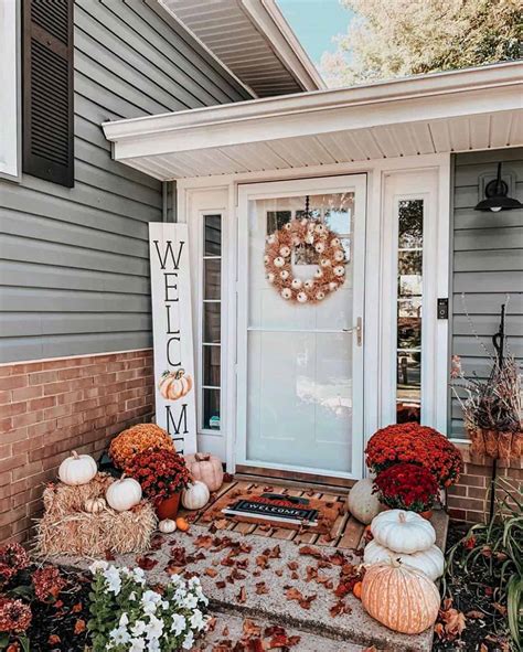20 Beautiful And Festive Fall Front Porch Decorating Ideas