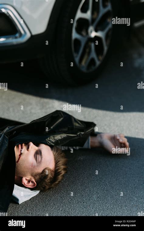 Dead Body Car Crash Stockfotos Und Bilder Kaufen Alamy