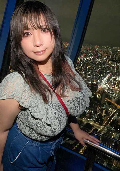 Chouzuki Maryou Highres Photo Medium 1girl Asian Black Hair Breasts Cleavage Corset