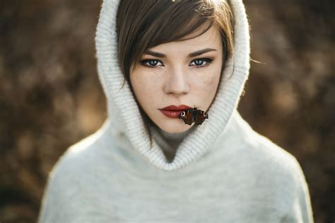 Portrait Face Looking At Viewer Butterfly Eyes Brunette Red Lipstick Women Hoods Hd