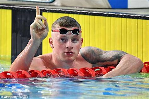 Adam Peaty Wins Another Commonwealth Gold In 100m Breaststroke Daily Mail Online