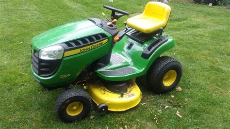 John Deere D105 42 175hp Lawn Tractor Leaf Bagger