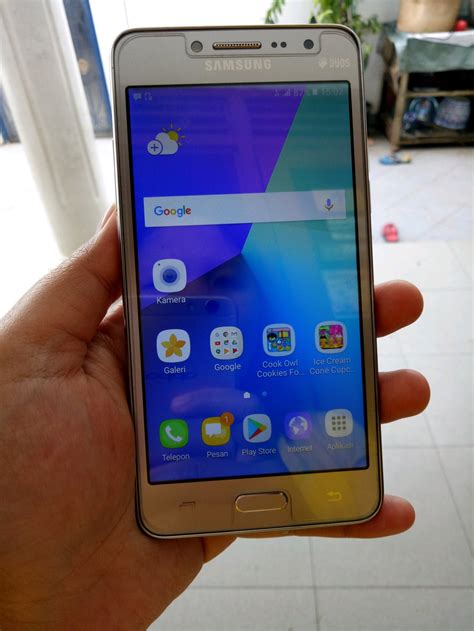 It was unveiled and released in september 2015. Samsung J2 Prime
