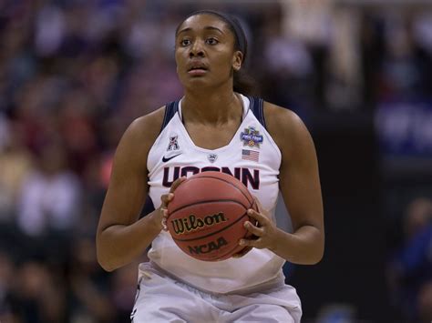 Uconn Women S Basketball Seniors Chase Th Consecutive National Title