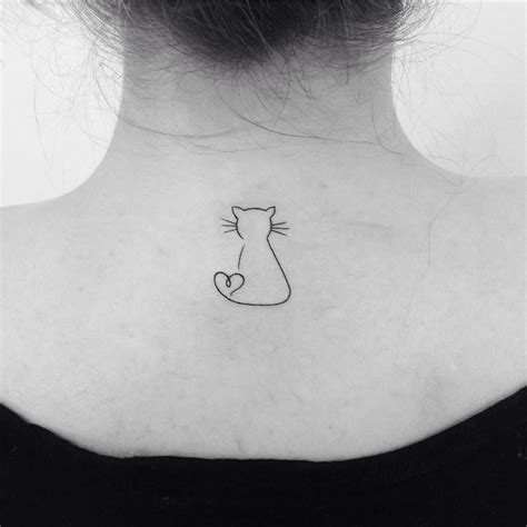 Tetování kočky může být dobrým talismanem pro nepřízeň. 𝒫𝒾𝓃𝓉ℯ𝓇ℯ𝓈𝓉 𝓂ℴ𝒸𝒽𝒾𝒾𝓉𝒶ℯℯ༺ | Tetování kočky, Malé tetování, Nápady na tetování