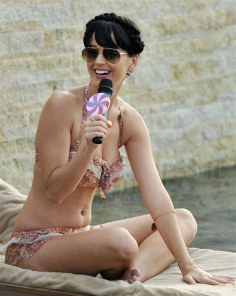 Katy Perry Bikini Candids At Marina Bay Sands Skypark In Singapore 06 Gotceleb